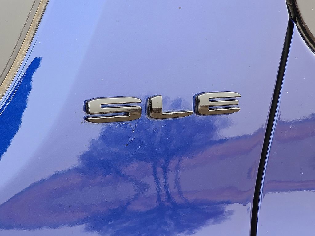 Used 2023 GMC Acadia SLE w/ Driver Convenience Package image 16