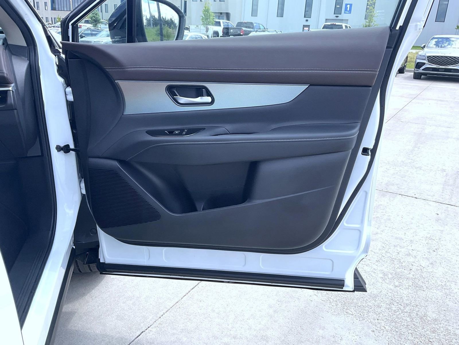 Certified 2025 Nissan Murano Platinum w/ Cargo Package AWD/4WD image 17