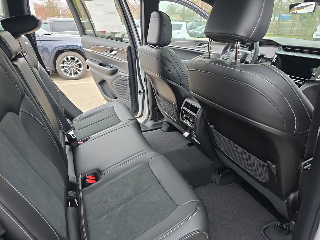 New 2026 Jeep Grand Cherokee Altitude image 11