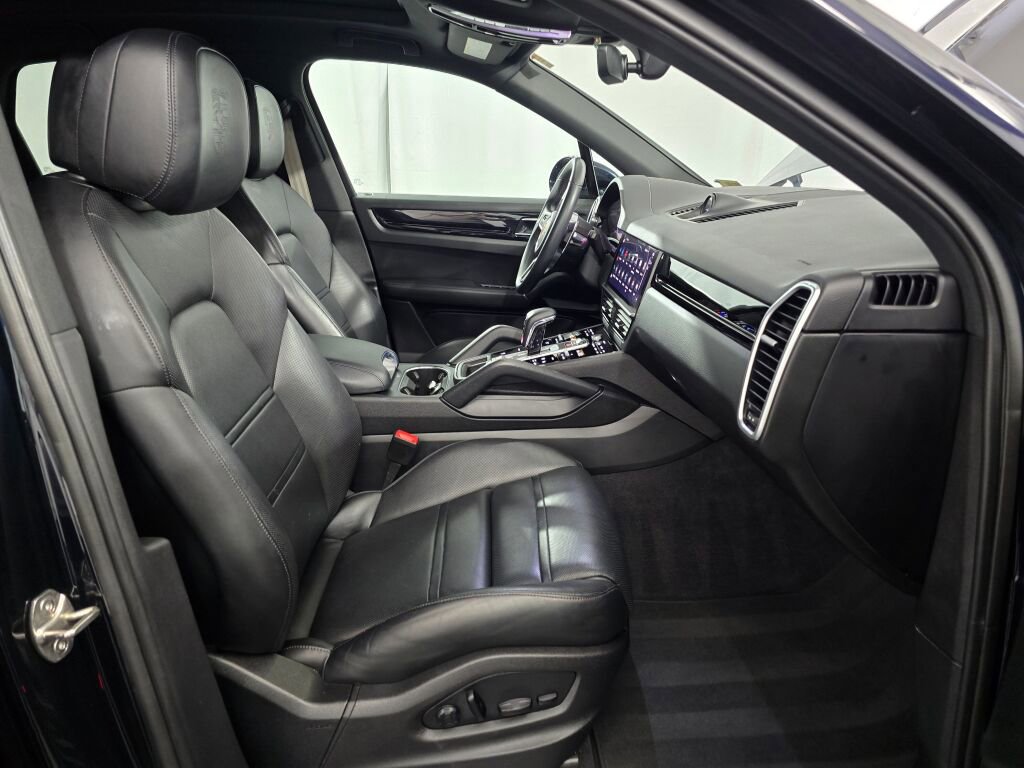 Certified 2023 Porsche Cayenne Platinum Edition AWD/4WD image 28