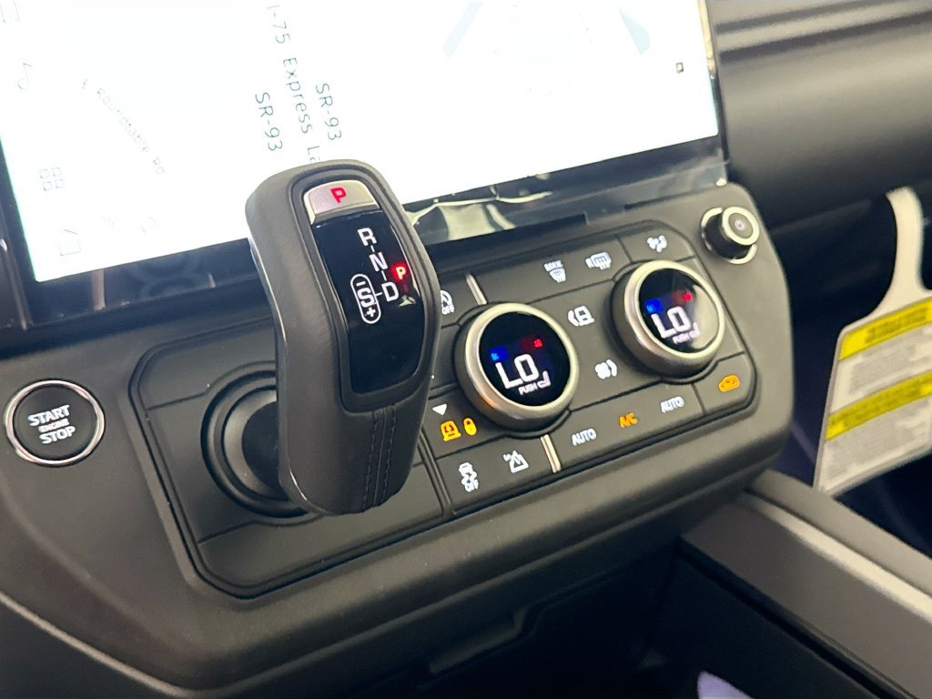 New 2026 Land Rover Defender 130 X-Dynamic SE AWD/4WD image 17