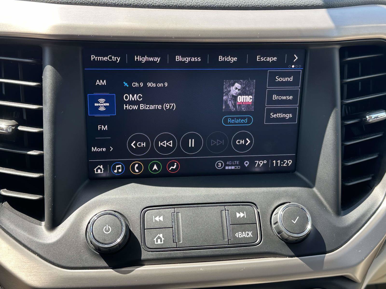 Used 2021 GMC Acadia Denali w/ Denali Technology Package FWD image 21