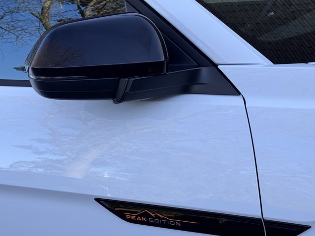 Used 2024 Volkswagen Atlas Peak Edition SE image 3