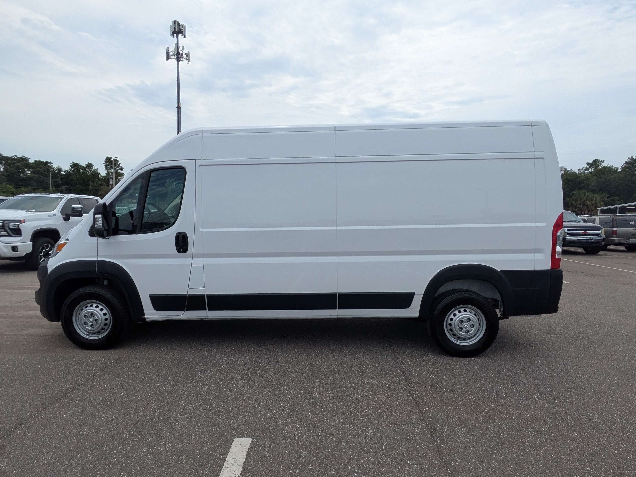 Used 2025 RAM ProMaster 2500 w/ Convenience Group FWD image 6