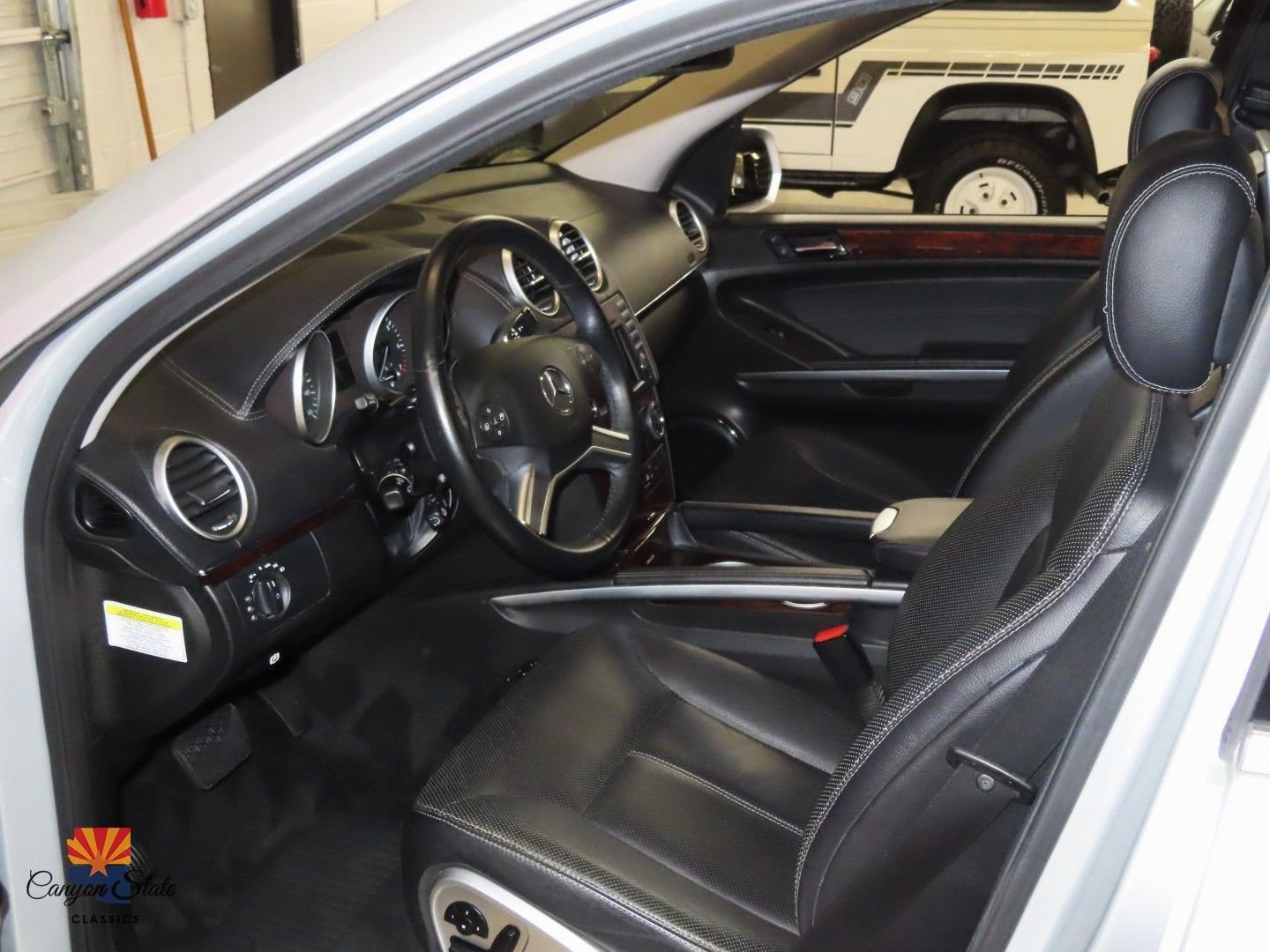 Used 2009 Mercedes-Benz GL 550 4MATIC image 3