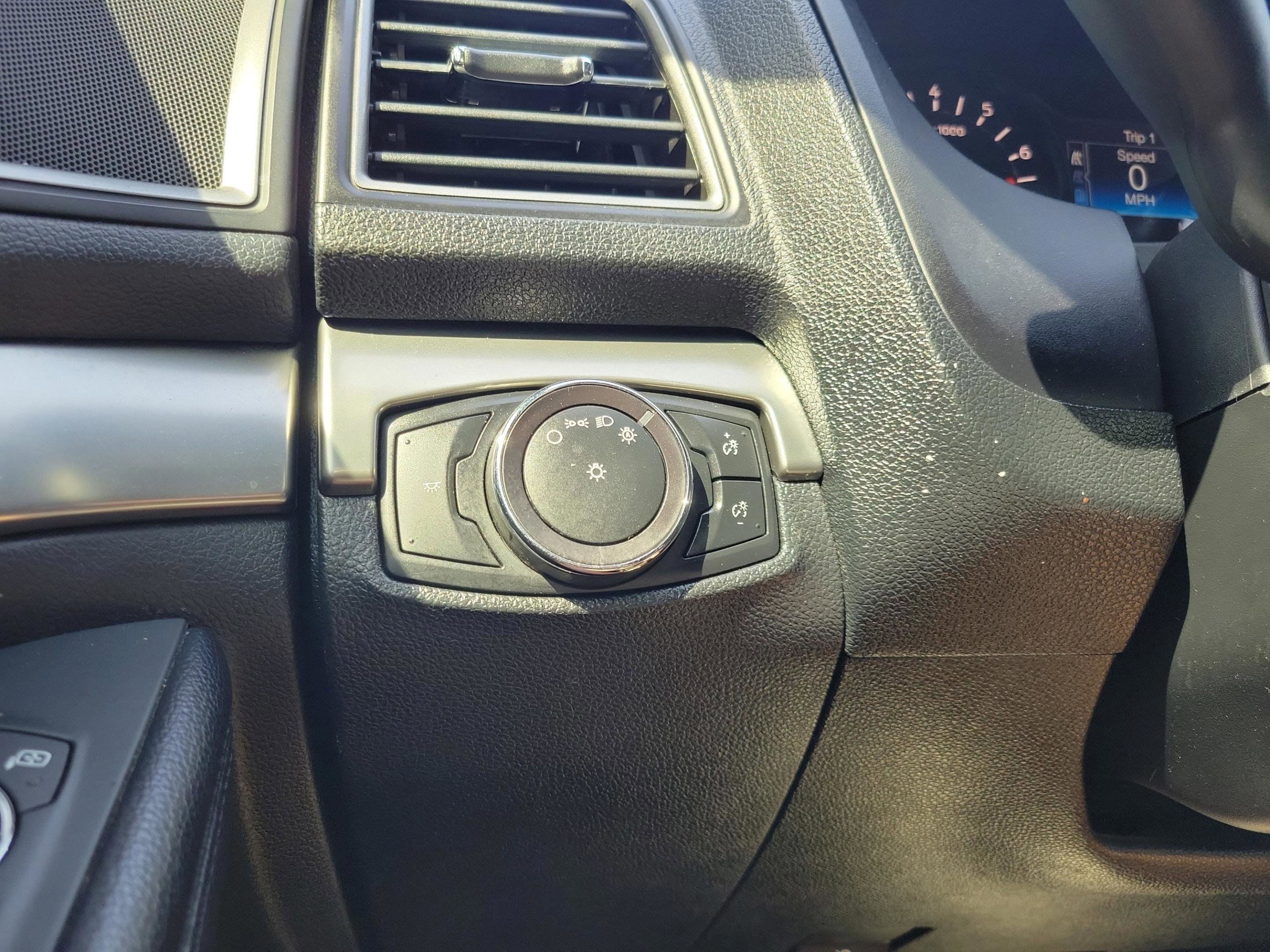 Used 2018 Ford Explorer XLT FWD image 19