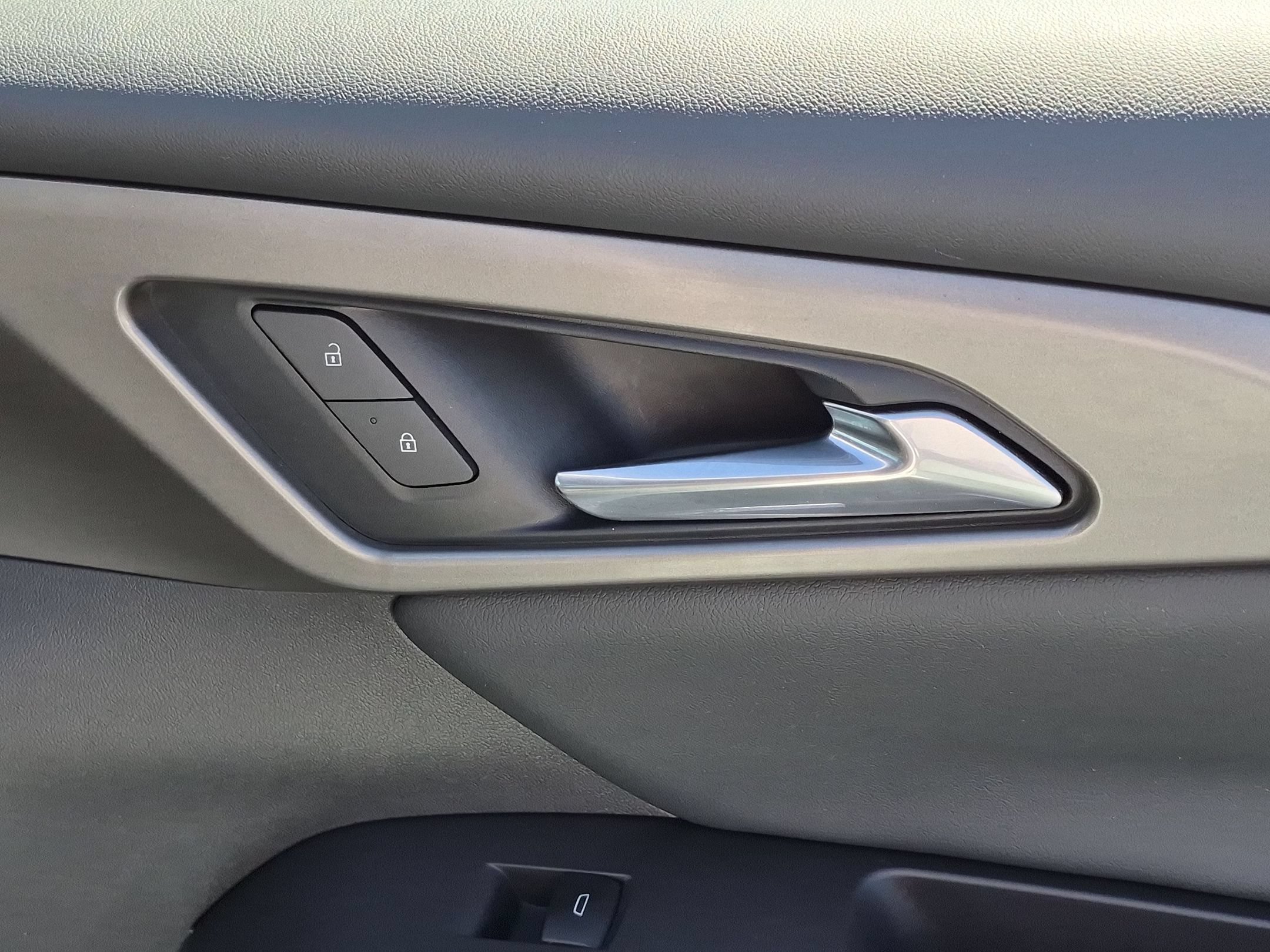 Used 2025 Chevrolet Traverse LT FWD image 37