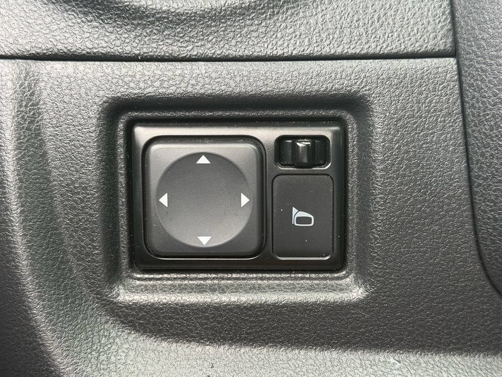 Used 2016 Nissan Versa S Plus FWD image 30