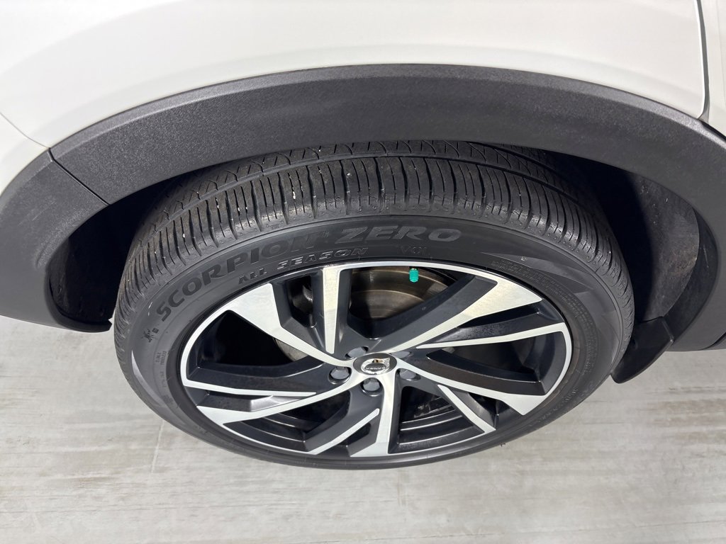 Used 2019 Volvo XC40 T5 R-Design image 10