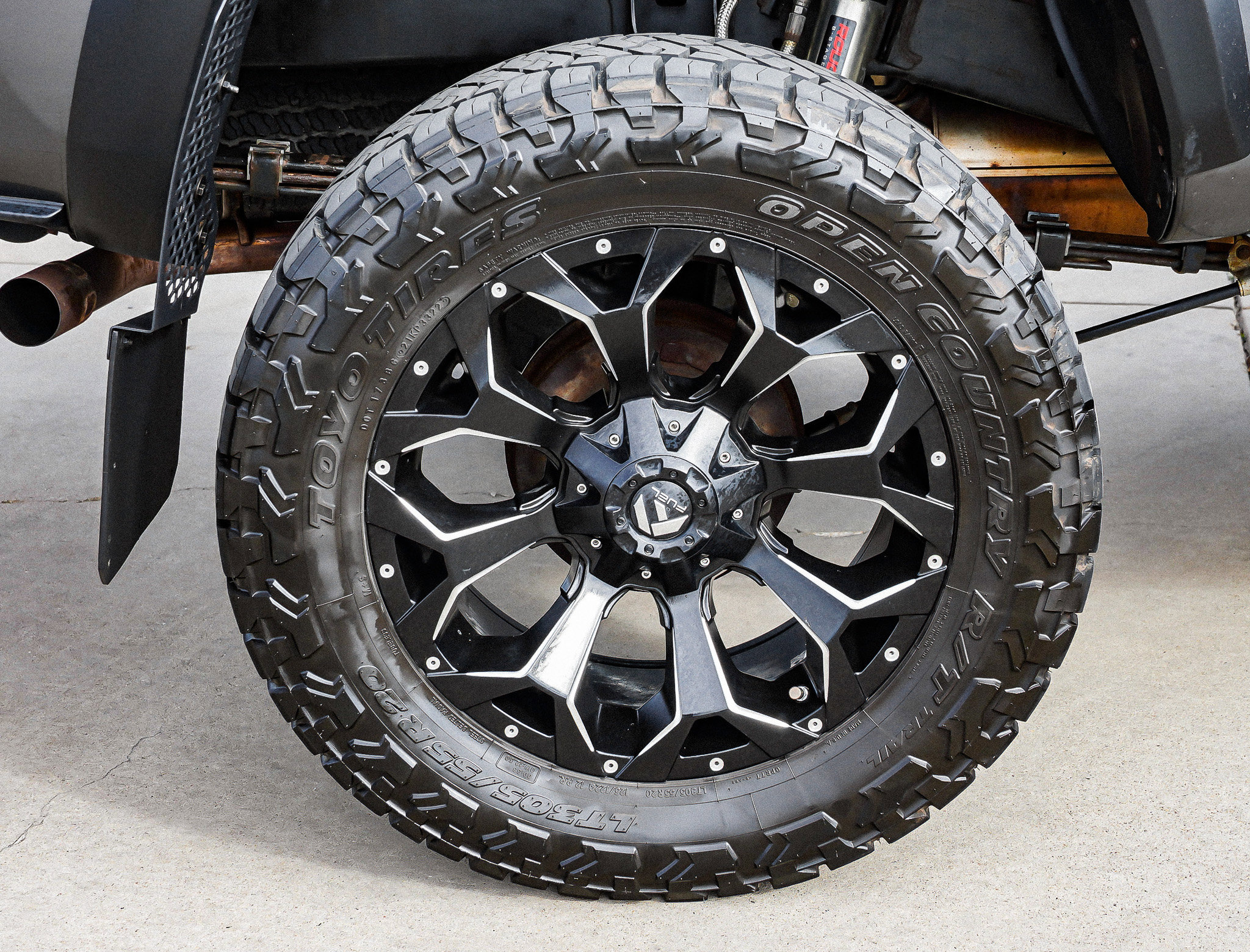 Used 2017 Toyota Tacoma TRD Off-Road w/ Premium & Technology Package image 11