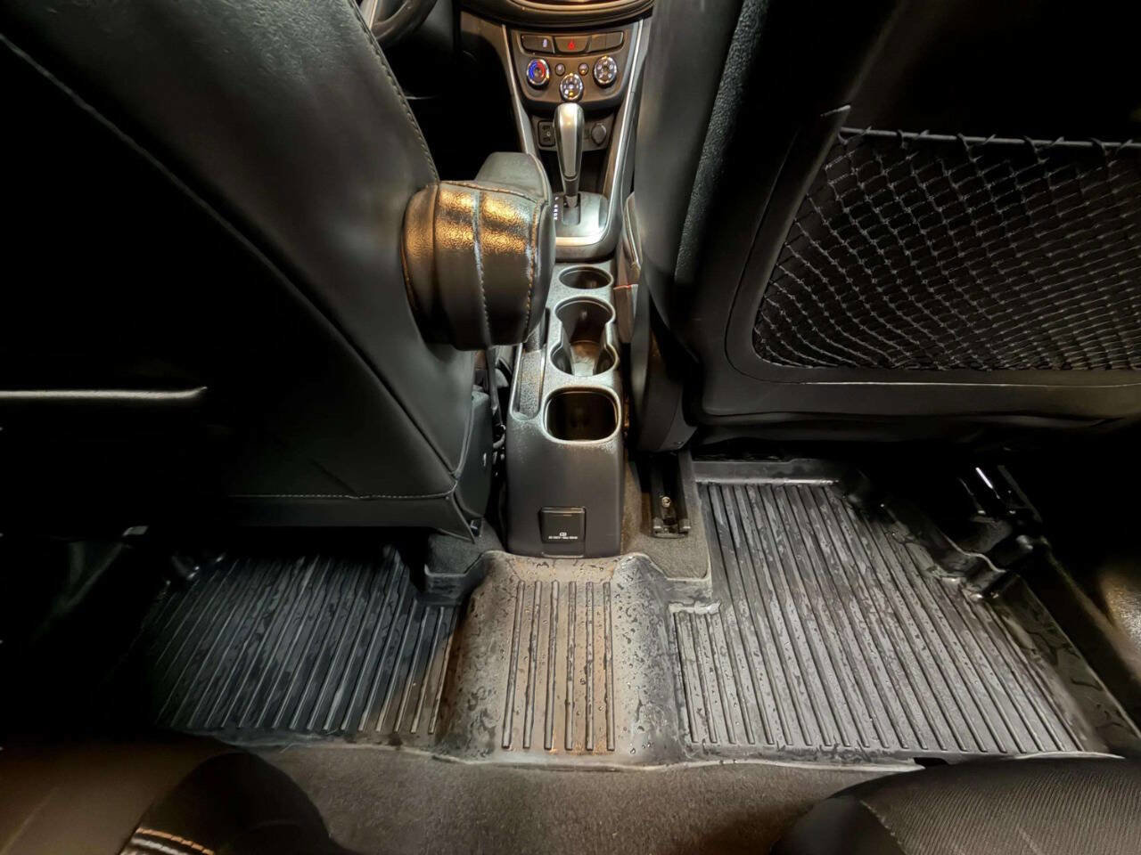 Used 2019 Chevrolet Trax LT w/ Sun & Sound Package AWD/4WD image 24