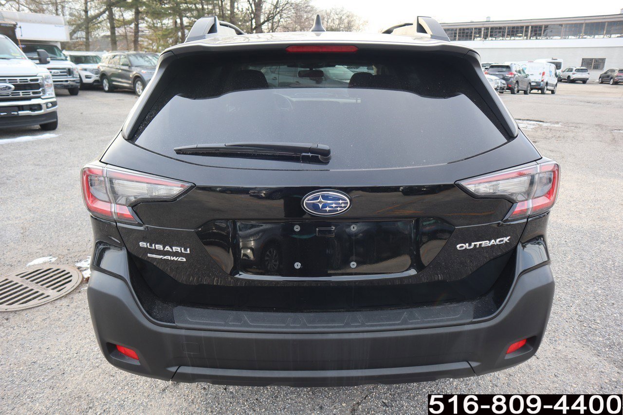 Used 2023 Subaru Outback Premium image 5