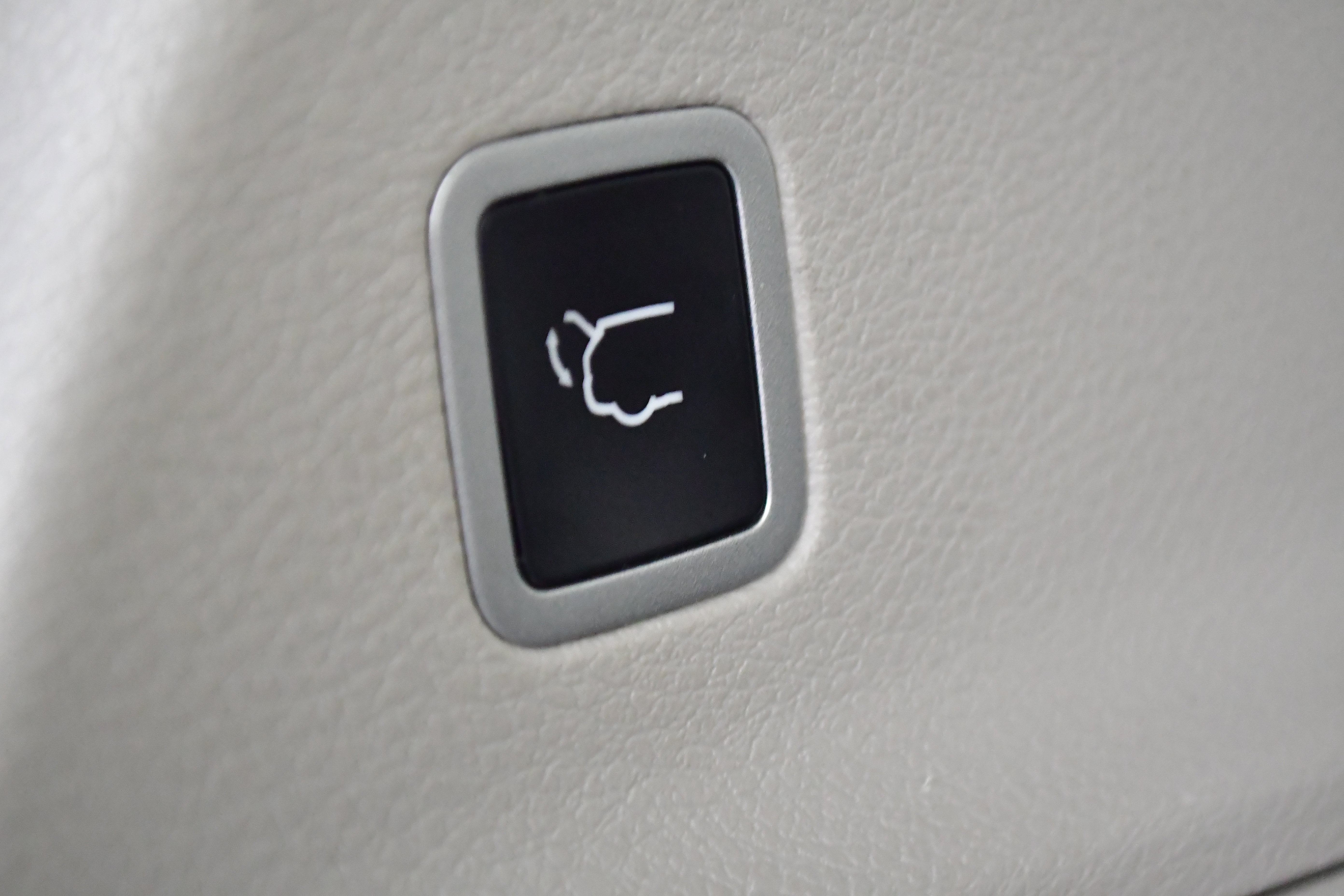 Used 2023 Chrysler Pacifica Limited FWD image 9