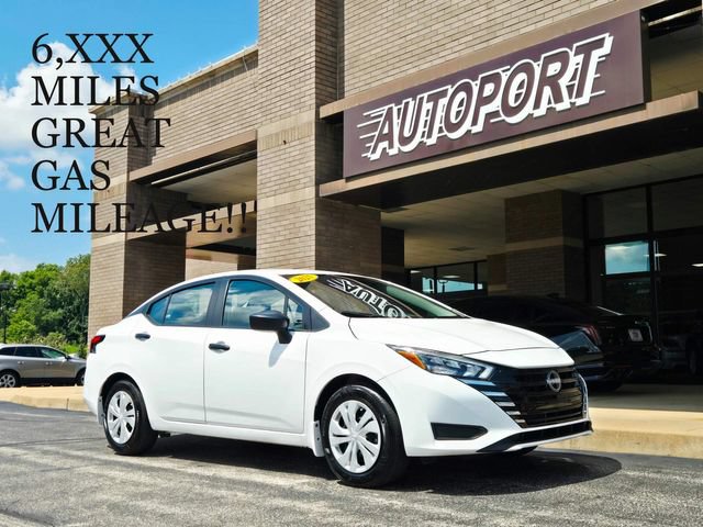 Used 2025 Nissan Versa S w/ Trunk Package FWD image 1