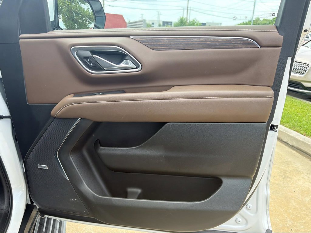 Used 2023 Chevrolet Suburban High Country w/ LPO, Illumination Package RWD image 17