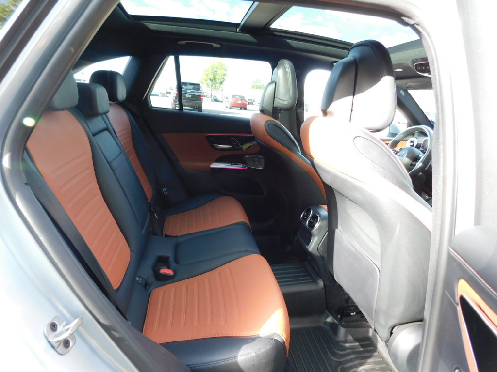 Used 2023 Mercedes-Benz GLC 300 4MATIC image 6