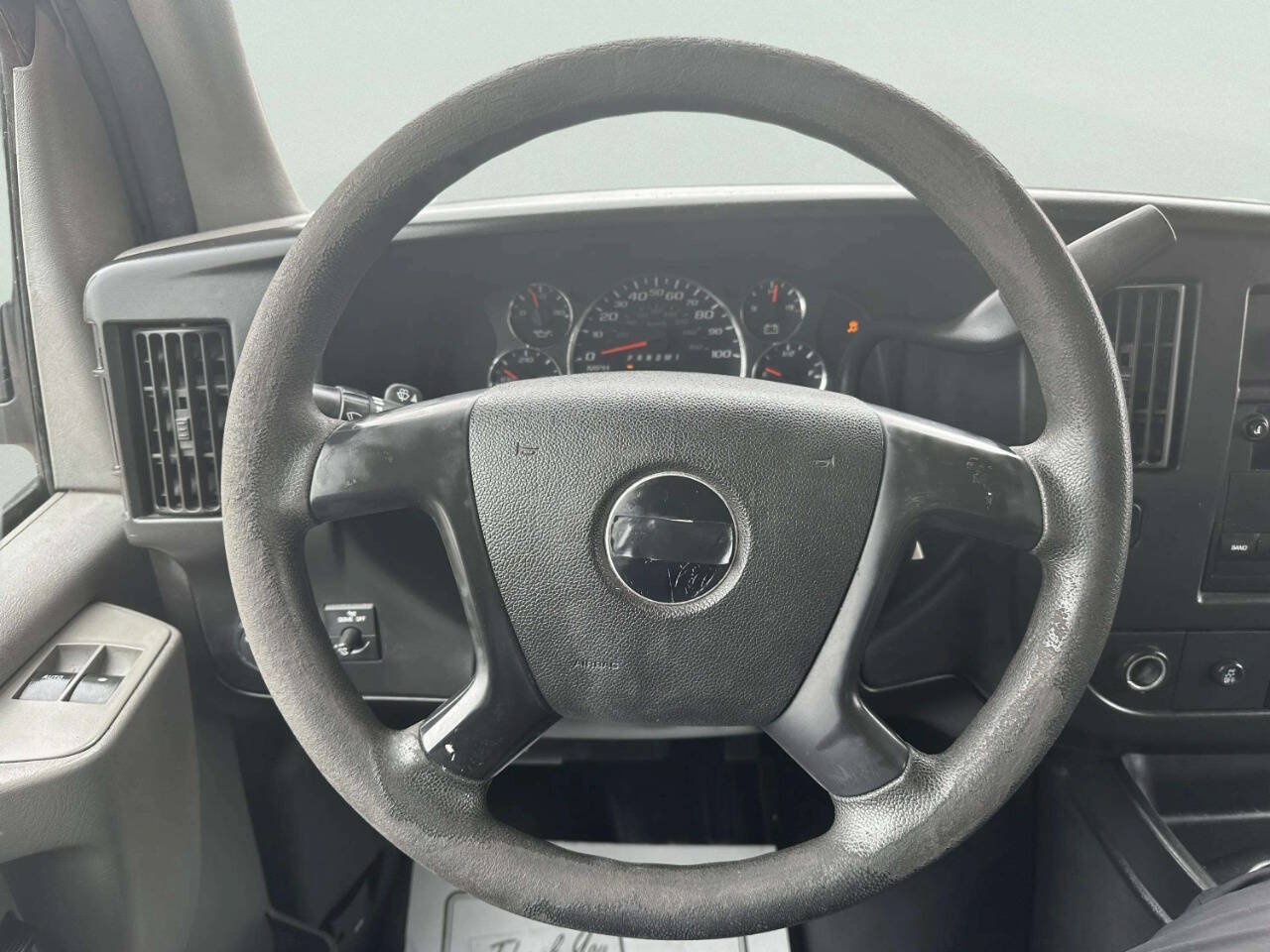 Used 2014 Chevrolet Express 2500 RWD image 18