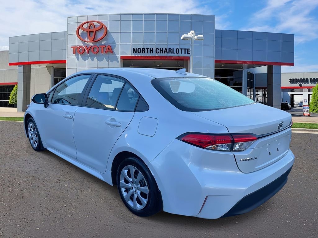 Used 2025 Toyota Corolla LE image 7