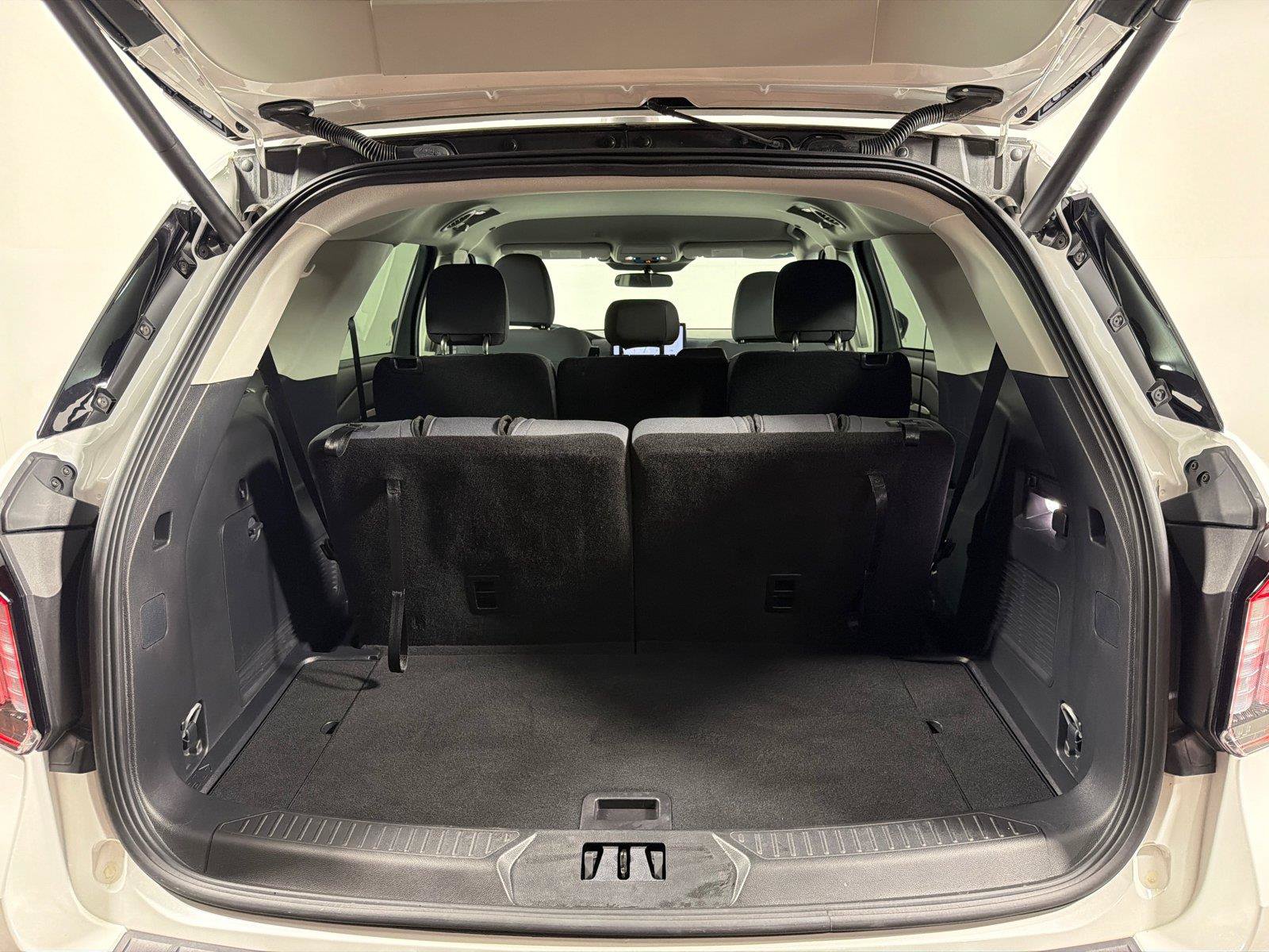 Used 2025 Ford Explorer Active RWD image 18