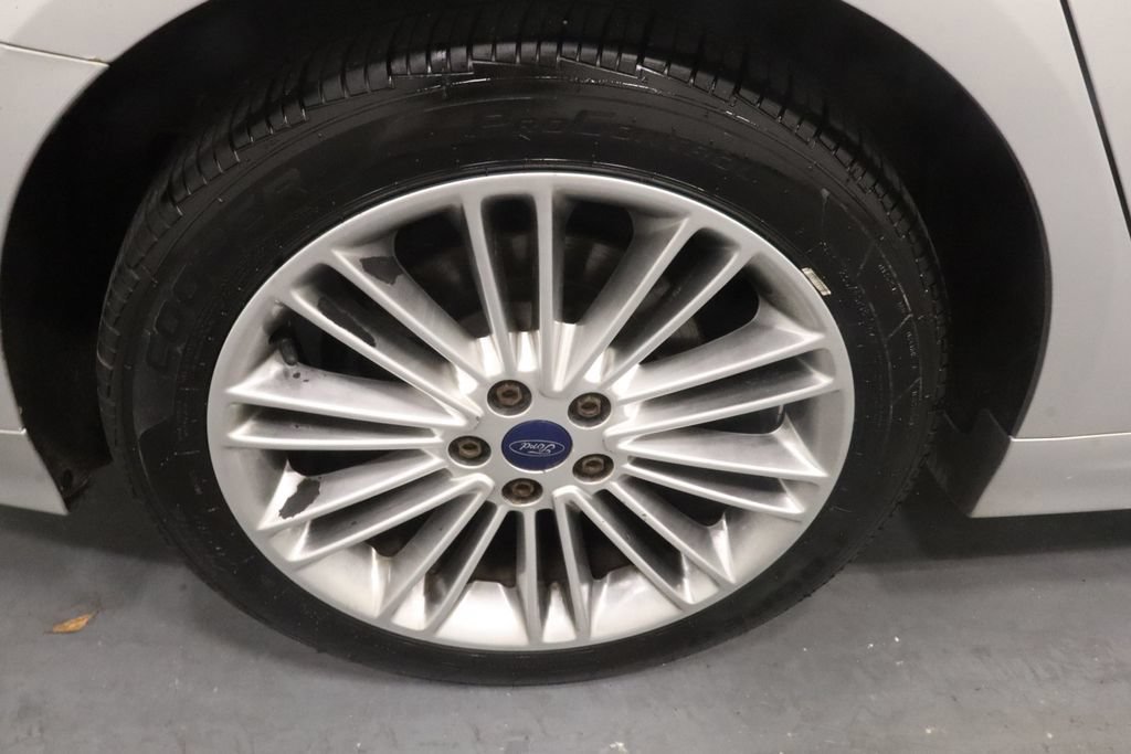 Used 2016 Ford Fusion SE w/ Equipment Group 202A FWD image 27
