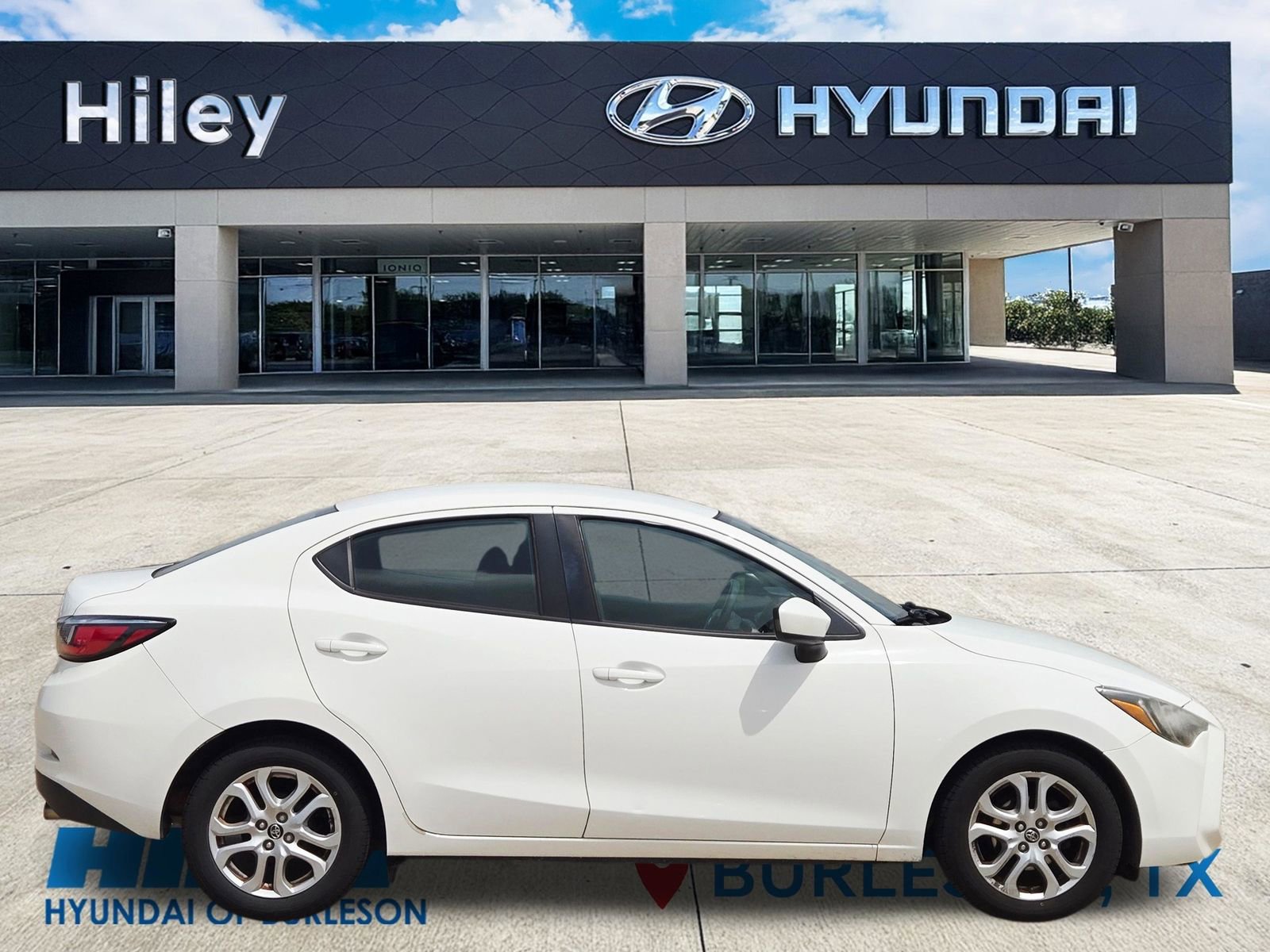 Used 2017 Toyota Yaris iA FWD image 3