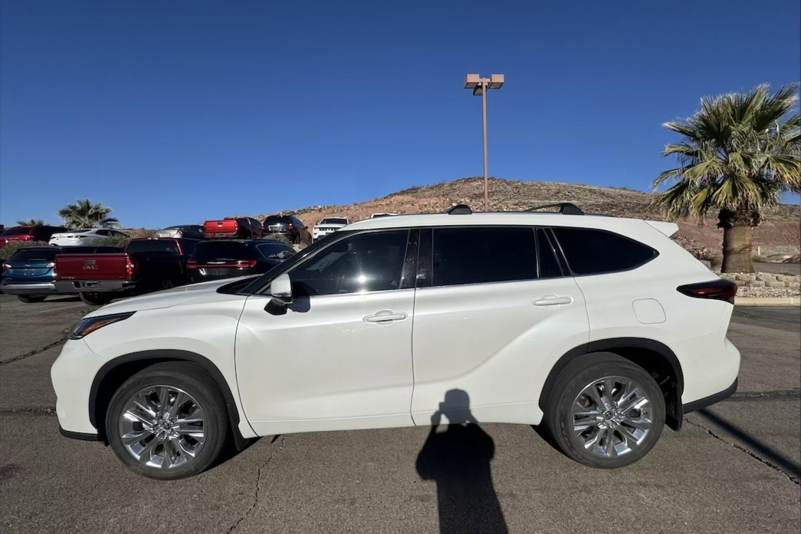 Used 2024 Toyota Highlander Limited image 2