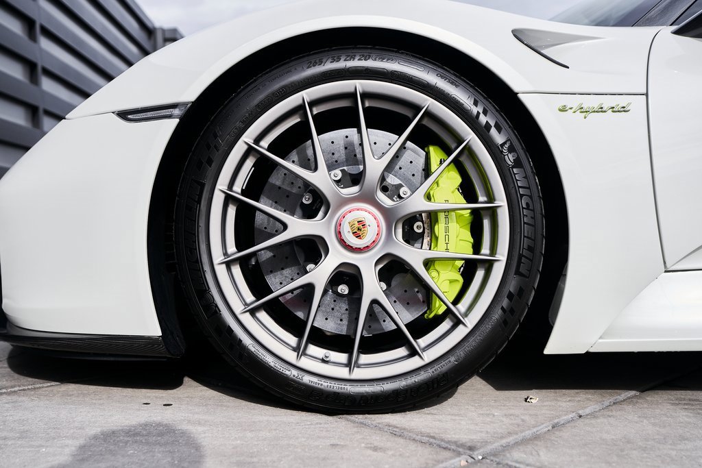 Used 2015 Porsche 918 Spyder image 3