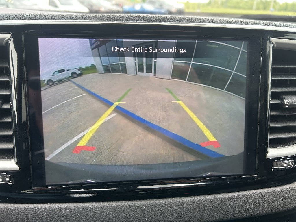 Used 2025 Chrysler Pacifica Select FWD image 13