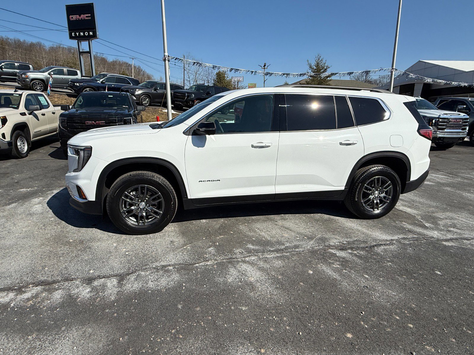 Used 2025 GMC Acadia Elevation image 2
