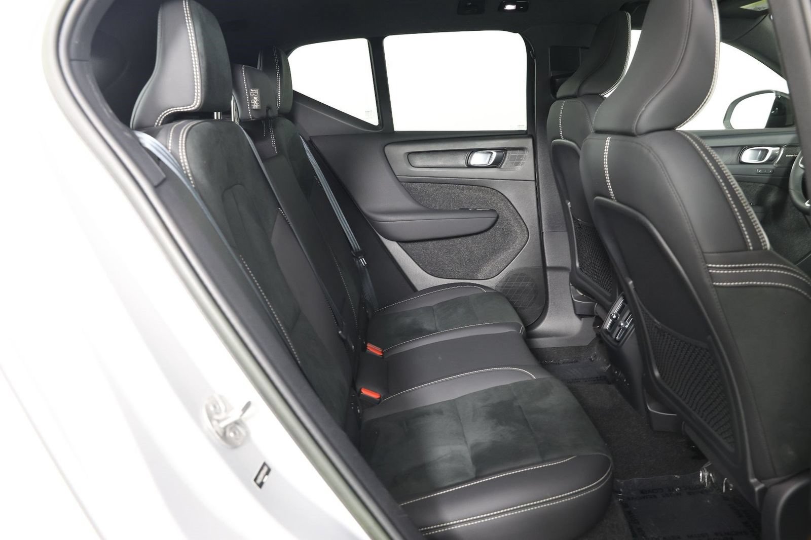 Used 2023 Volvo XC40 Recharge Ultimate AWD/4WD image 28