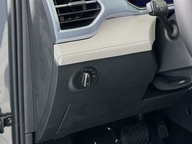 New 2026 Volkswagen Taos SE image 10