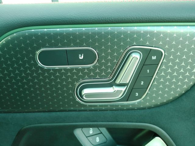 Used 2024 Mercedes-Benz GLB 250 image 23