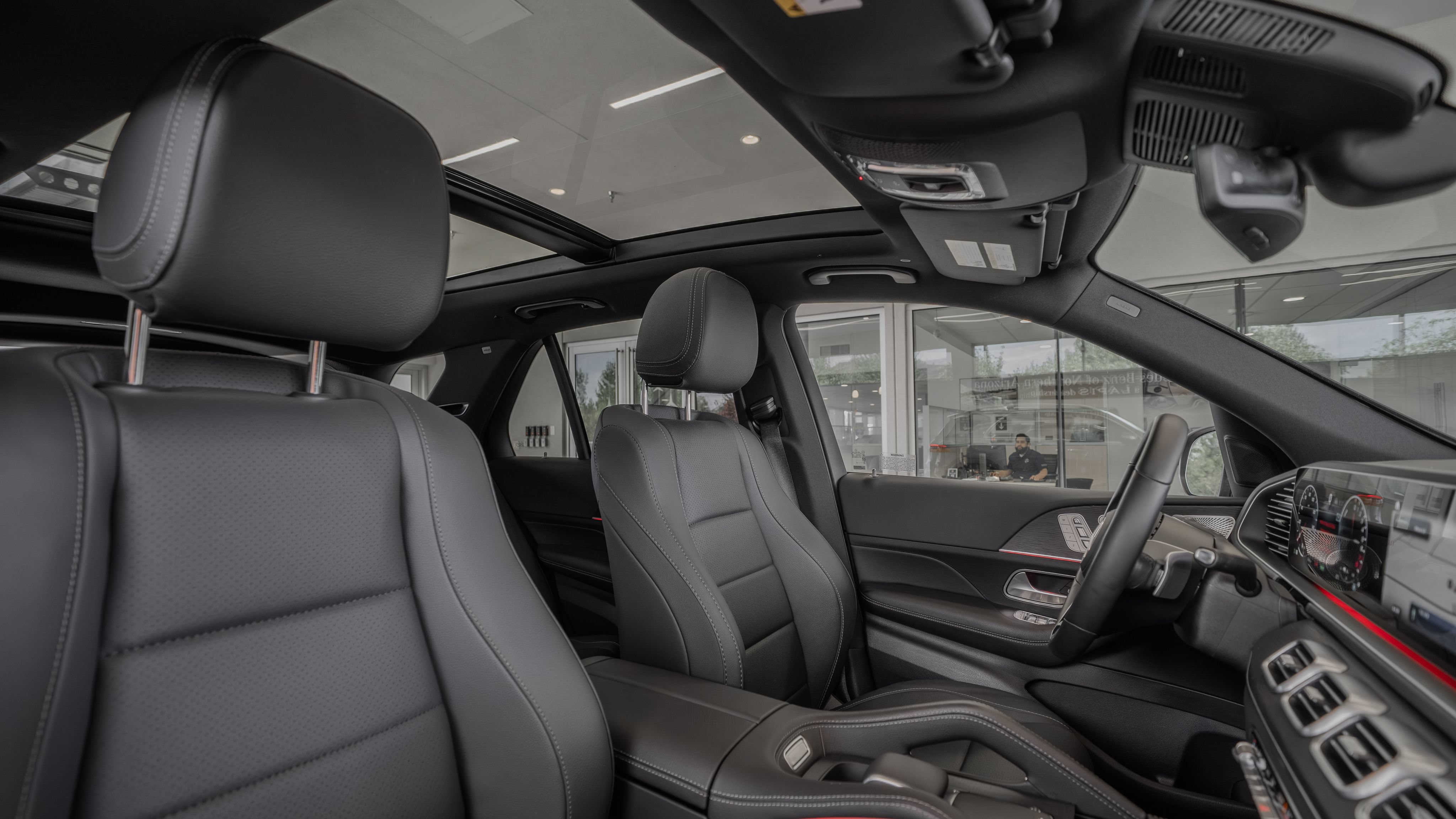 Certified 2025 Mercedes-Benz GLE 450e 4MATIC image 32