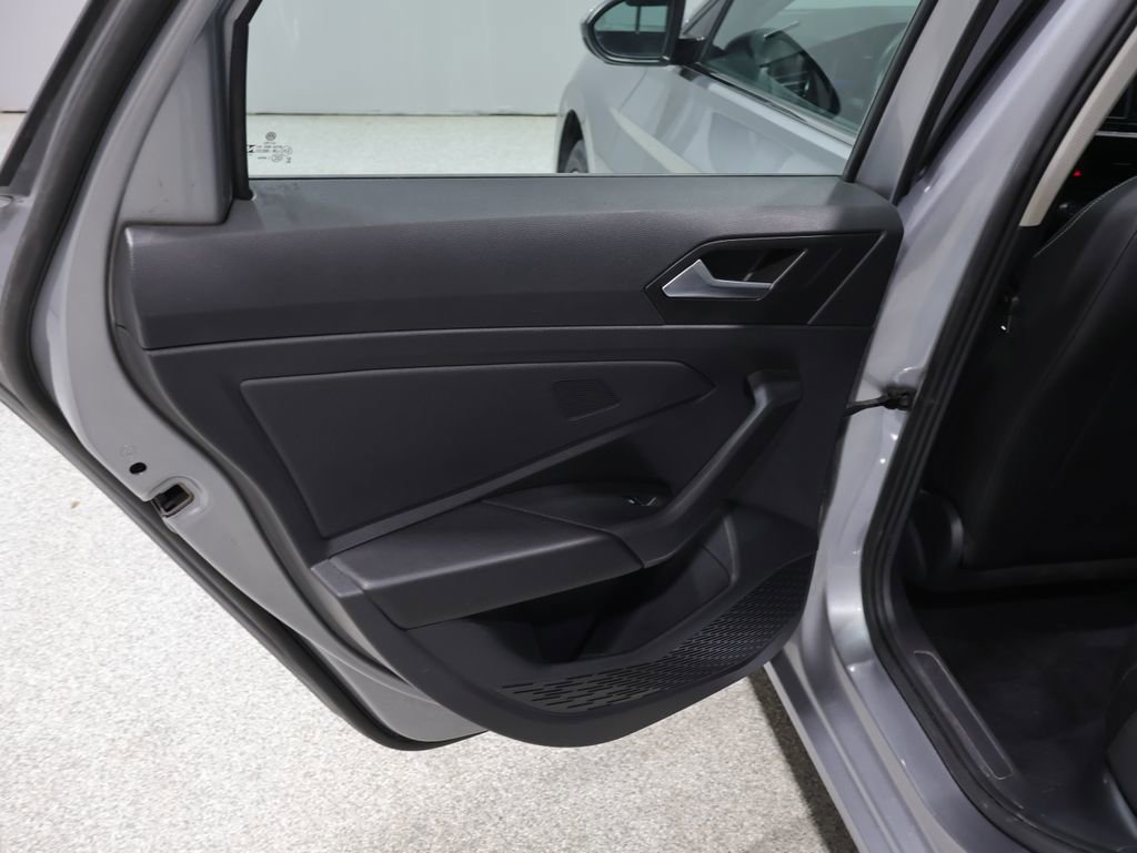 Used 2024 Volkswagen Jetta SE FWD image 19