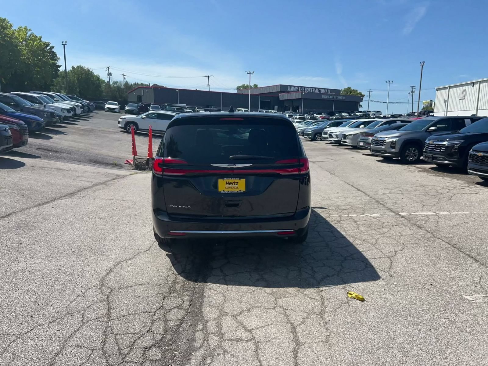 Used 2025 Chrysler Pacifica Select FWD image 12