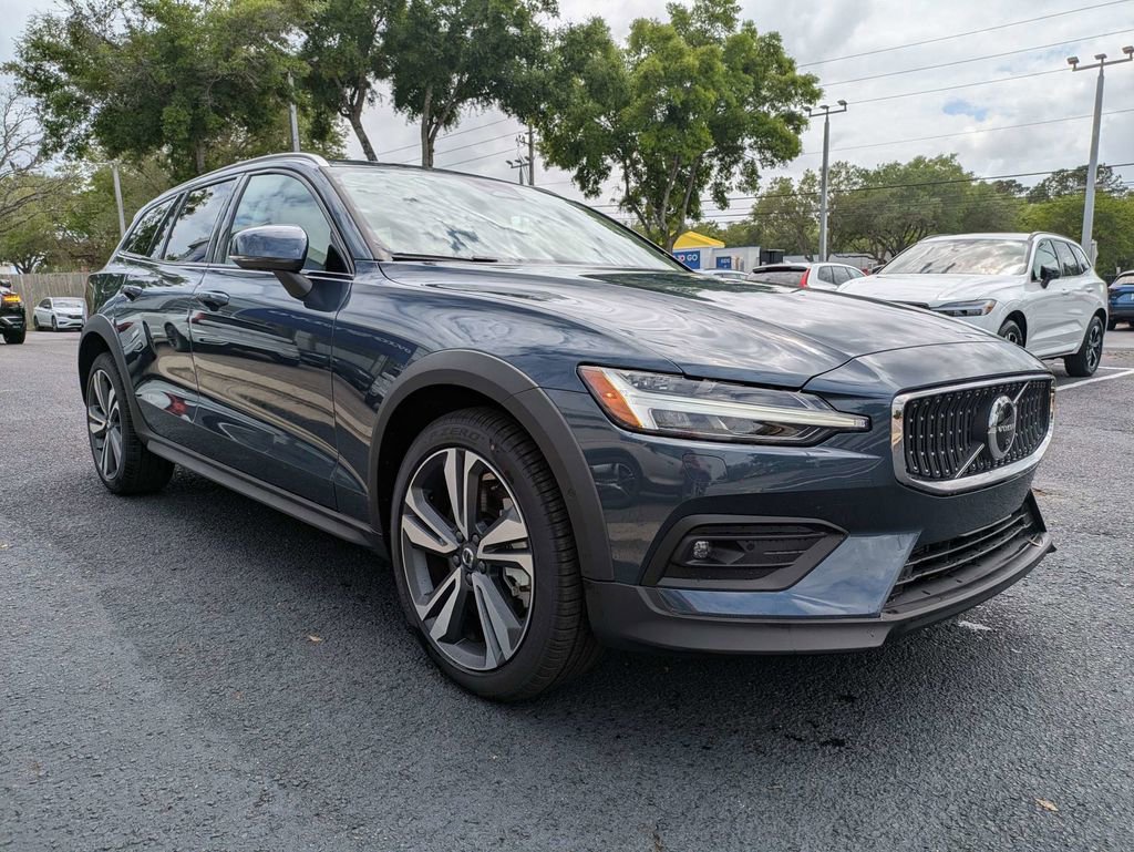 New 2026 Volvo V60 B5 Cross Country Plus w/ Protection Package Premier AWD/4WD image 8