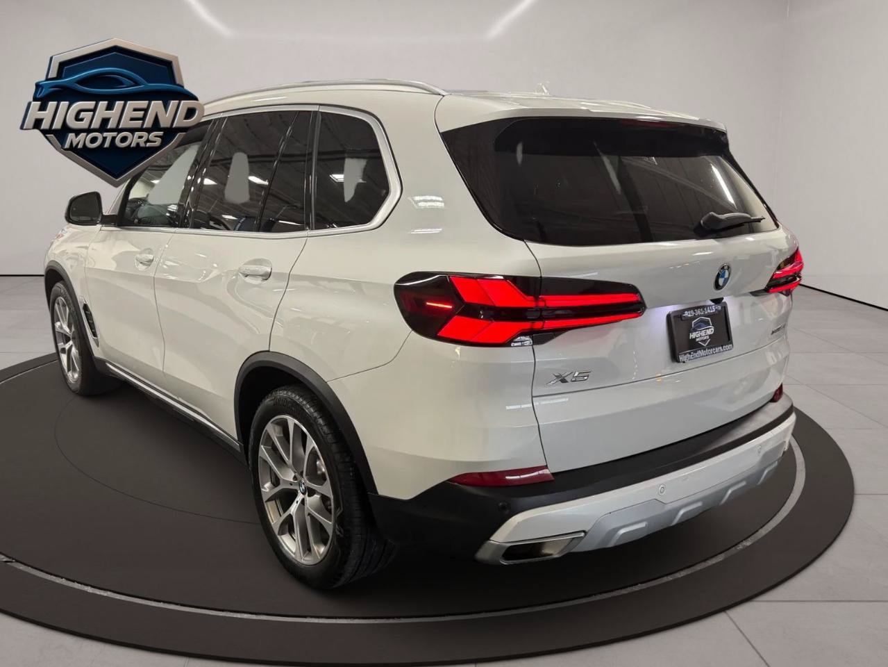 Used 2024 BMW X5 xDrive40i w/ Premium Package AWD/4WD image 4
