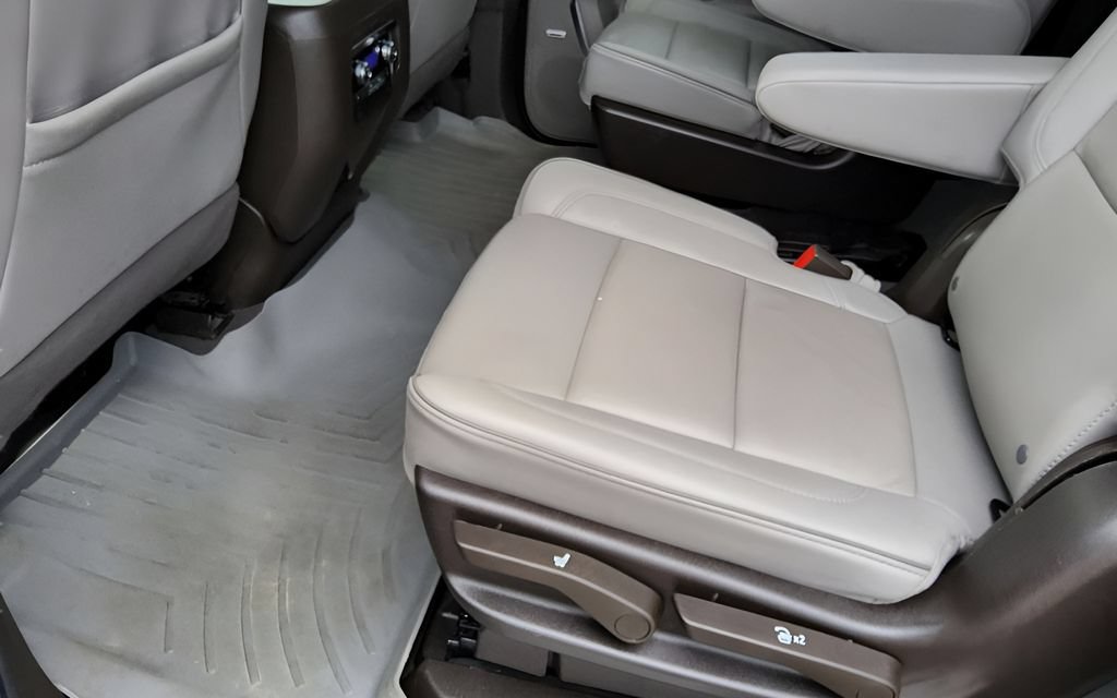 Used 2025 GMC Yukon XL Elevation AWD/4WD image 29
