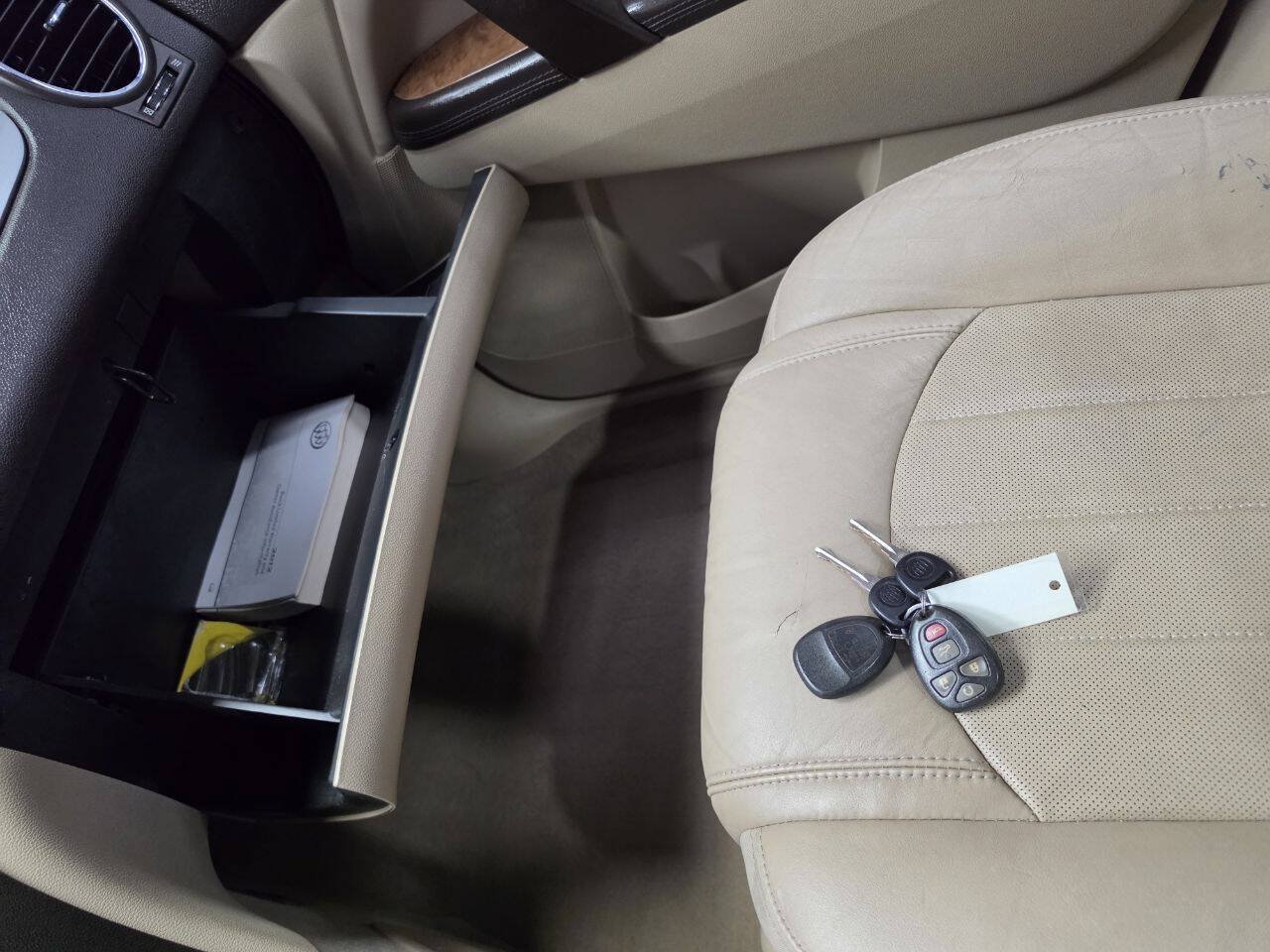 Used 2012 Buick Enclave Premium FWD image 24
