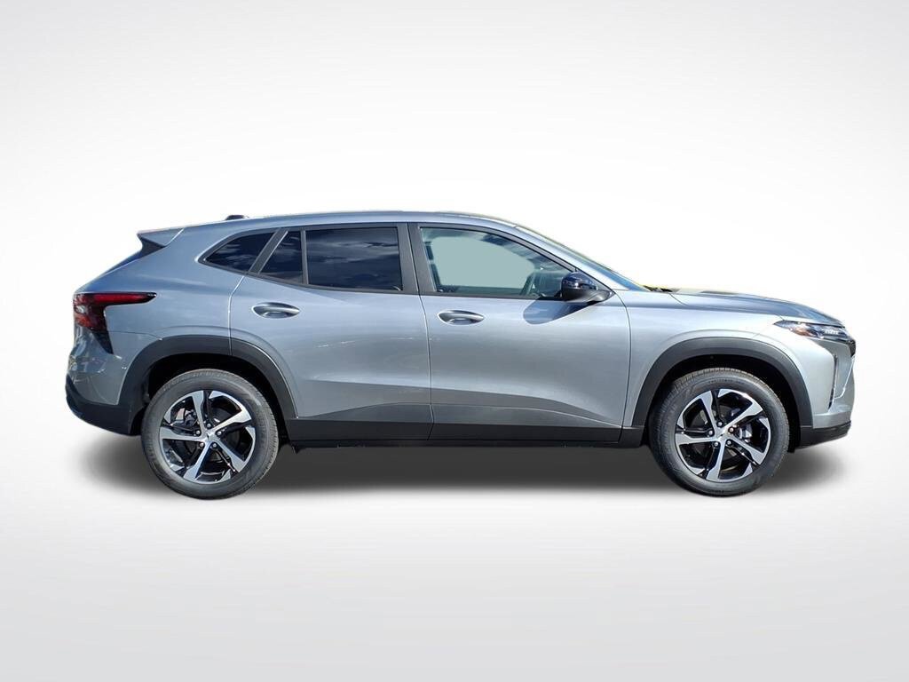 New 2026 Chevrolet Trax RS w/ Driver Confidence Package FWD image 2