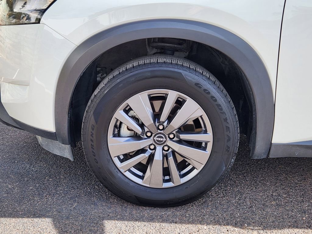 Used 2025 Nissan Pathfinder SV image 17