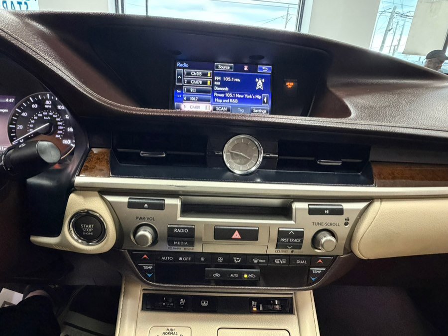 Used 2016 Lexus ES 350 w/ Luxury Package w/Wood Trim image 53