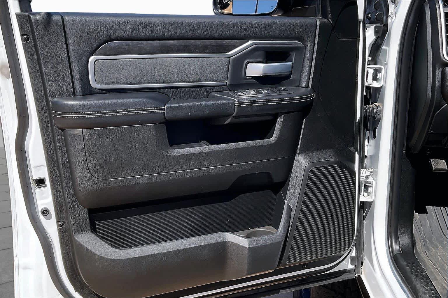 Used 2022 RAM 3500 Big Horn w/ Night Edition AWD/4WD image 21