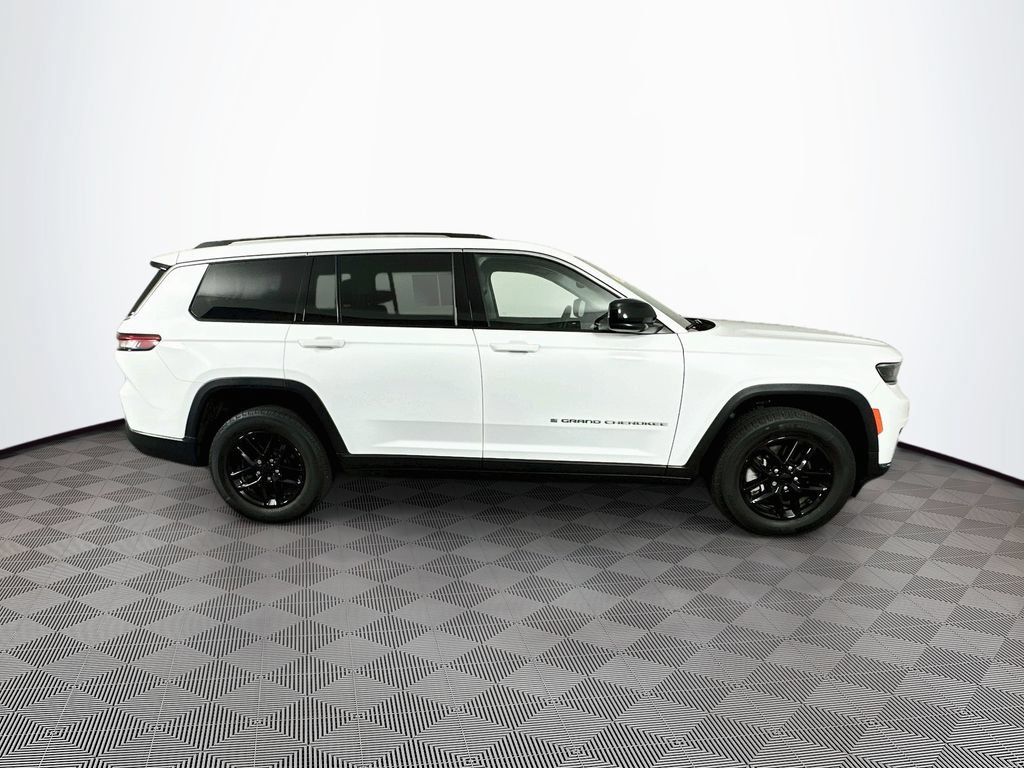 Certified 2022 Jeep Grand Cherokee L Laredo w/ Luxury Tech Group I AWD/4WD image 13