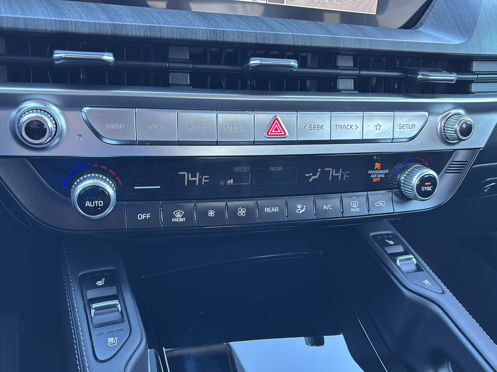 Used 2024 Kia Telluride EX w/ EX Captain's Chair Package image 33