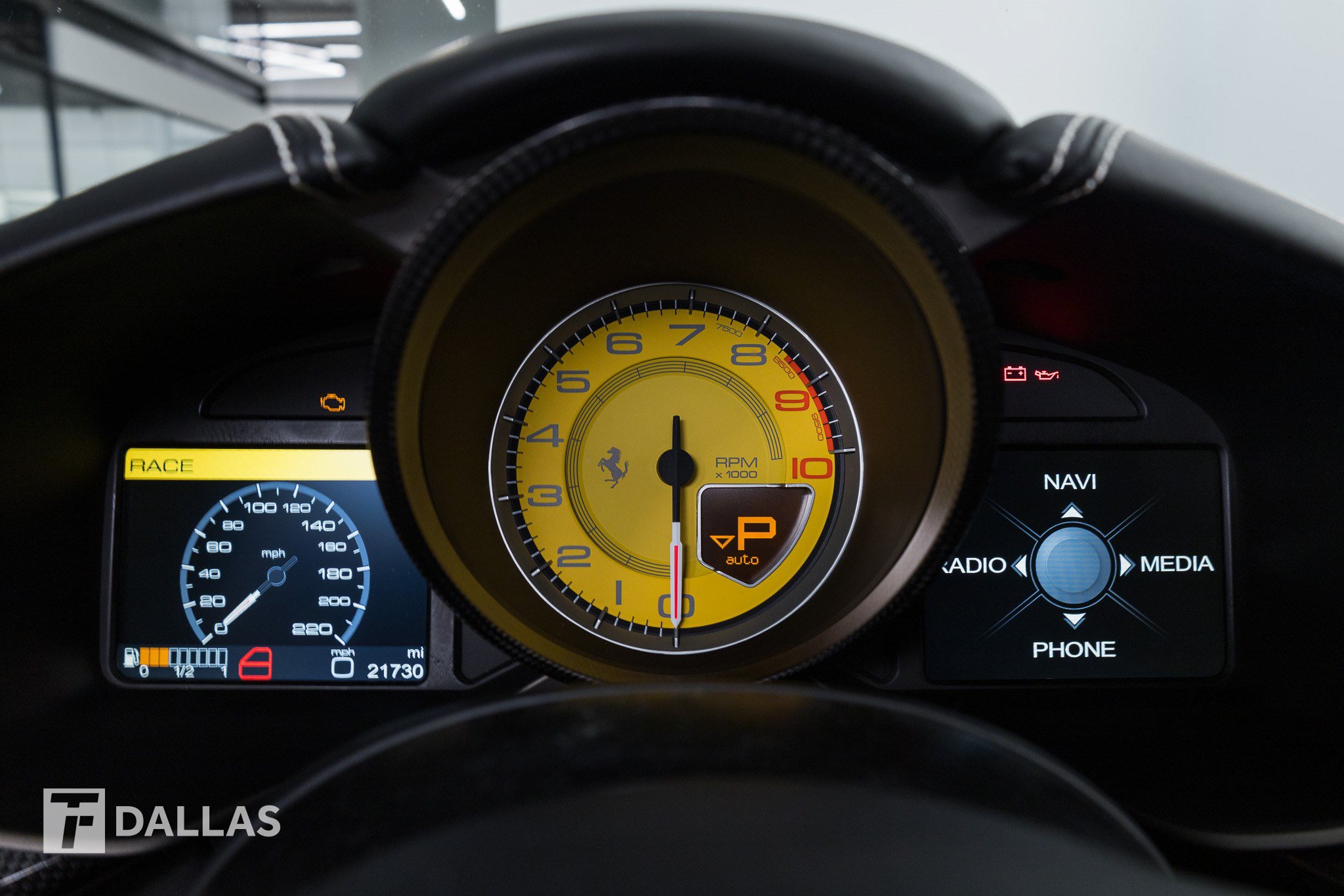 Used 2015 Ferrari F12 Berlinetta RWD image 33