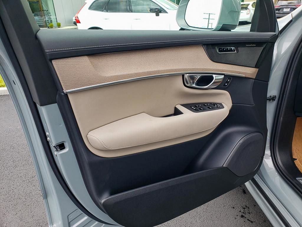 New 2026 Volvo XC90 B6 Plus w/ Protection Package Premier image 6