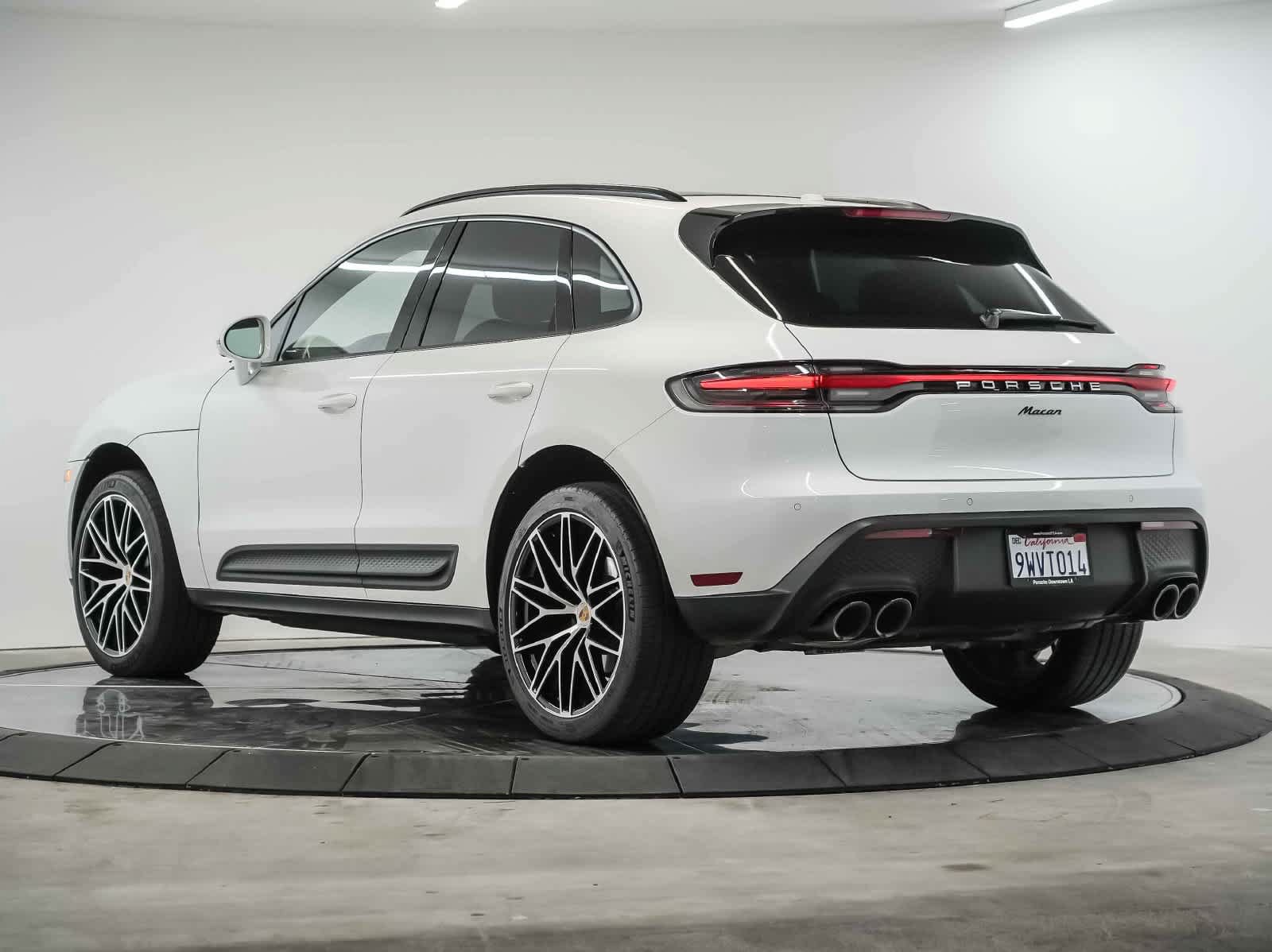 Certified 2026 Porsche Macan AWD/4WD image 3