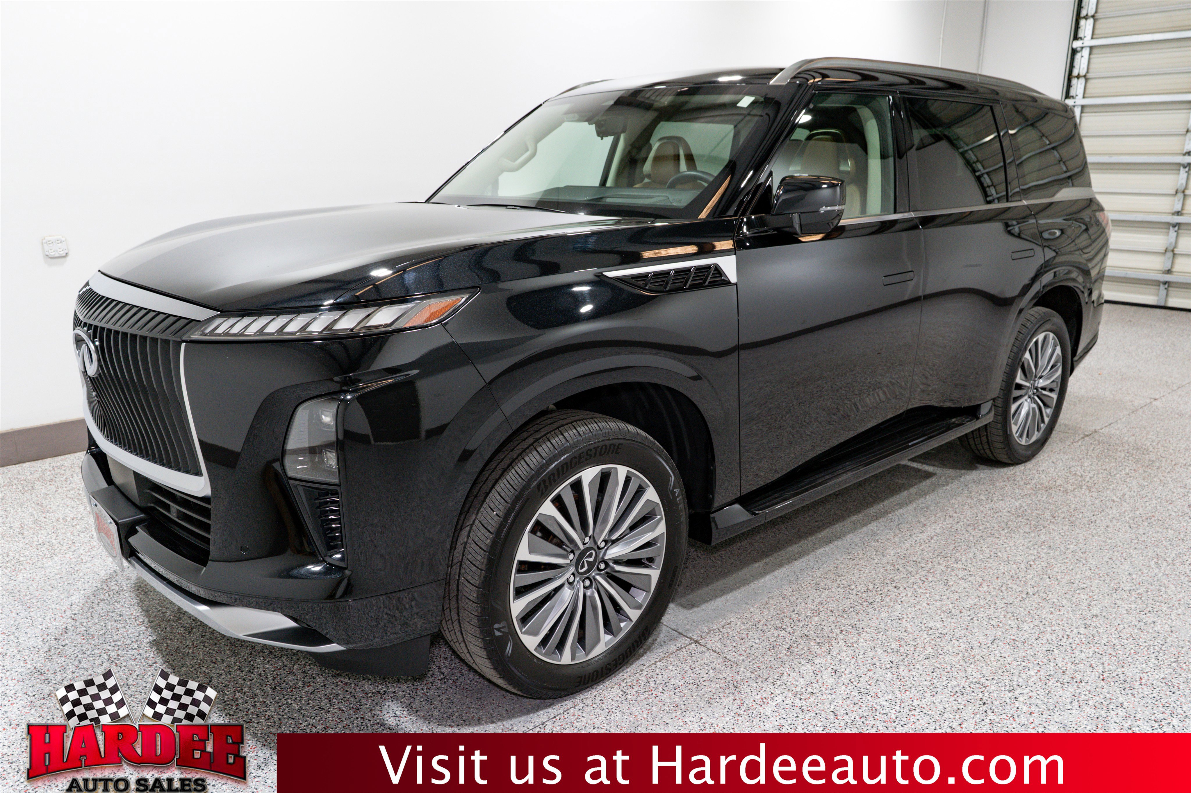 Used 2025 INFINITI QX80 Sensory image 2