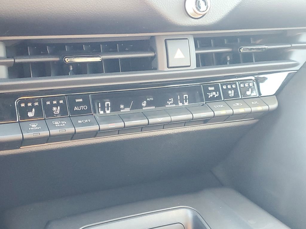 Used 2023 Toyota Crown Limited image 27